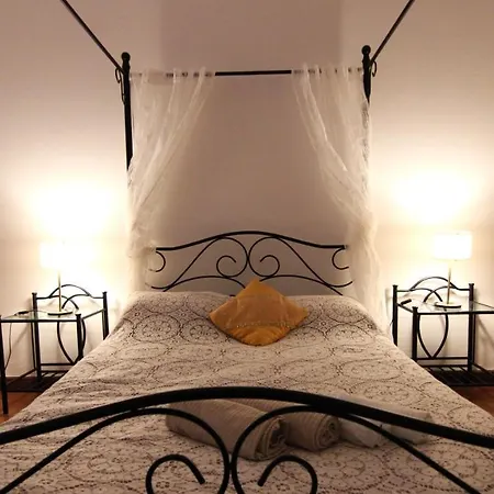 Nomad Santa Fe Guest house